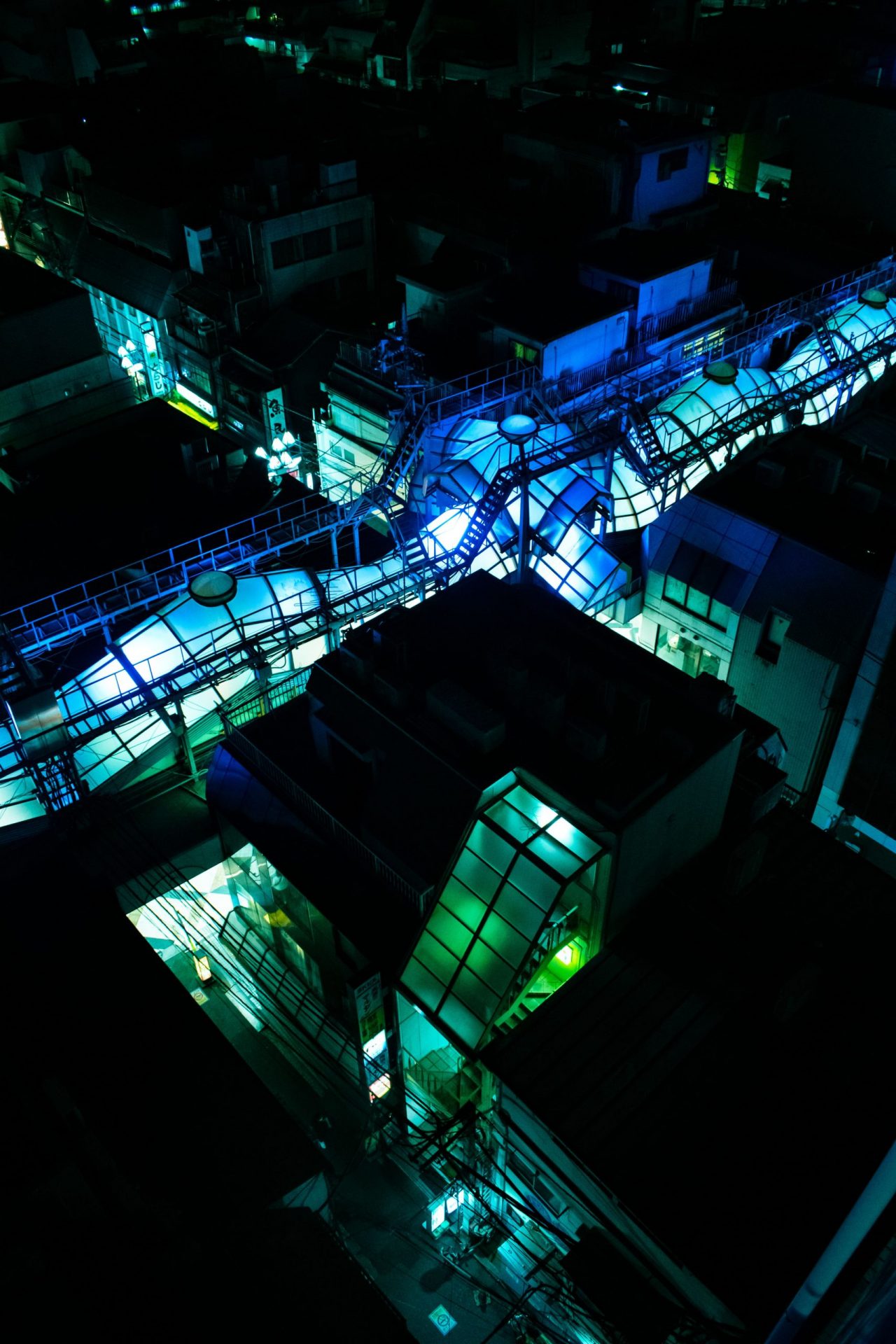 Sneaking on rooftops in Nakano