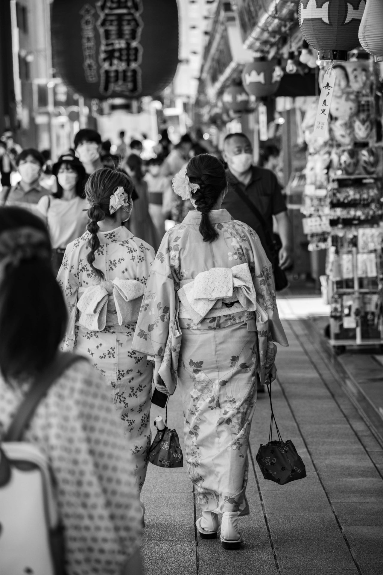 Ladies walking while wearing kimono in Asakusa